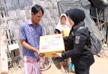 Tanggap Bencana, Polres Sumenep Berikan Bansos Untuk Korban Angin Puting Beliung