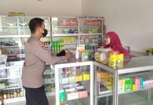 Bhabinkamtibmas Desa Ringinanom Laksanakan Pengecekan Apotek di Desa Binaan