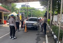 Polda Jatim Tingkatkan Penjagaan Pasca Ledakan Bom Bunuh Diri di Bandung