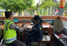 Dukung Tugas Ops Lilin Agung 2022, Subsatgas Dokkes Polres Karangasem Cek Tensi Personel