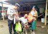 Kunjungi Lansia Kurang Mampu, Bhabinkamtibmas Salurkan Bantuan Sembako Dari Dinas Sosial