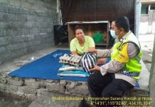 Peduli Warga disabilitas, Bhabinkamtibmas Desa Sukadana Salurkan Bantuan Paket Sembako