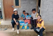 Bhabinkamtibmas Desa Ban, Dampingi Relawan Salurkan Bantuan Kepada Warga Penderita Disabilitas