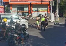 Beri Rasa Aman Personil Lalu Lantas Sebrangkan WNA