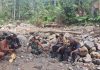 Jalin komunikasi dengan warga binaan , Bhabinkamtibmas bersinergi dengan Babinsa Desa Jungutan sambangi warga di hamparan sungai bukitcatu