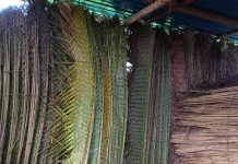Sambang Sekaligus Menganyam, Inilah Cara Bhabinkamtibmas Aiptu I Made Sutama Mendekatkan Diri ke Warganya