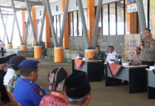 Jum’at Curhat, Kapolres Blitar Dengar Langsung Aspirasi Masyarakat Pesisir Pantai Tambakrejo