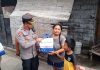 Peduli Kemanusiaan, Polsek Denpasar Timur (Dentim) Serahkan Bantuan Sosial Kemanusiaan Kepada Masyarakat Kurang Mampu