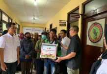 Polri Peduli, Ditresnarkoba Polda Jatim Berbagi Sembako di Area Surabaya