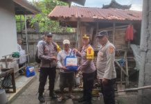 Waka Polres Badung Barbagi Kasih Di Banjar Dama Tibubeneng