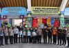 Kapolres Badung Bagikan Puluhan Sembako Ke Petugas Kebersihan