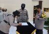 Memasuki Masa Pensiun, Kabag SDM Serah Terimakan Jabatannya kepada Kapolres Blitar Kota