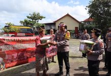 15 Warga Banjar Yeh Gangga Dibantu Paket Sembako Oleh Kapolres Tabanan