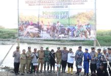 Kapolres Blitar Bersama Forkopimda Menghadiri Acara Penanaman Mangrove Di Pantai Tambakrejo