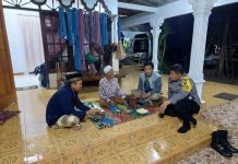 Bhabinkamtibmas Sampaikan Pesan Kamtibmas, Dengan Jalin Silaturahmi dan Dialogis Warga Desa Binaan