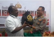 Kapolri Salurkan 264,7 Ton Beras dan 1.500 Sembako untuk Warga Papua yang Terdampak Kekeringan