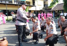 Kapolres Pelabuhan Tanjung Perak Pimpin Upacara Kenaikan Pangkat 39 Personil