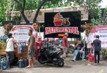 Mafia Pentol Berinovasi Dengan Menu Baru Pentol Cumi Lada Hitam Gorengan Dan Lontong Super