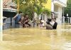 Polres Sampang Berikan Sembako Kepada Warga Terdampak Banjir