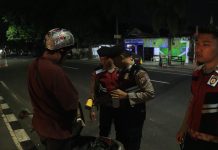 Jaga Kondusifitas, Polres Blitar Kota Amankan Puluhan Botol Miras Saat Patroli