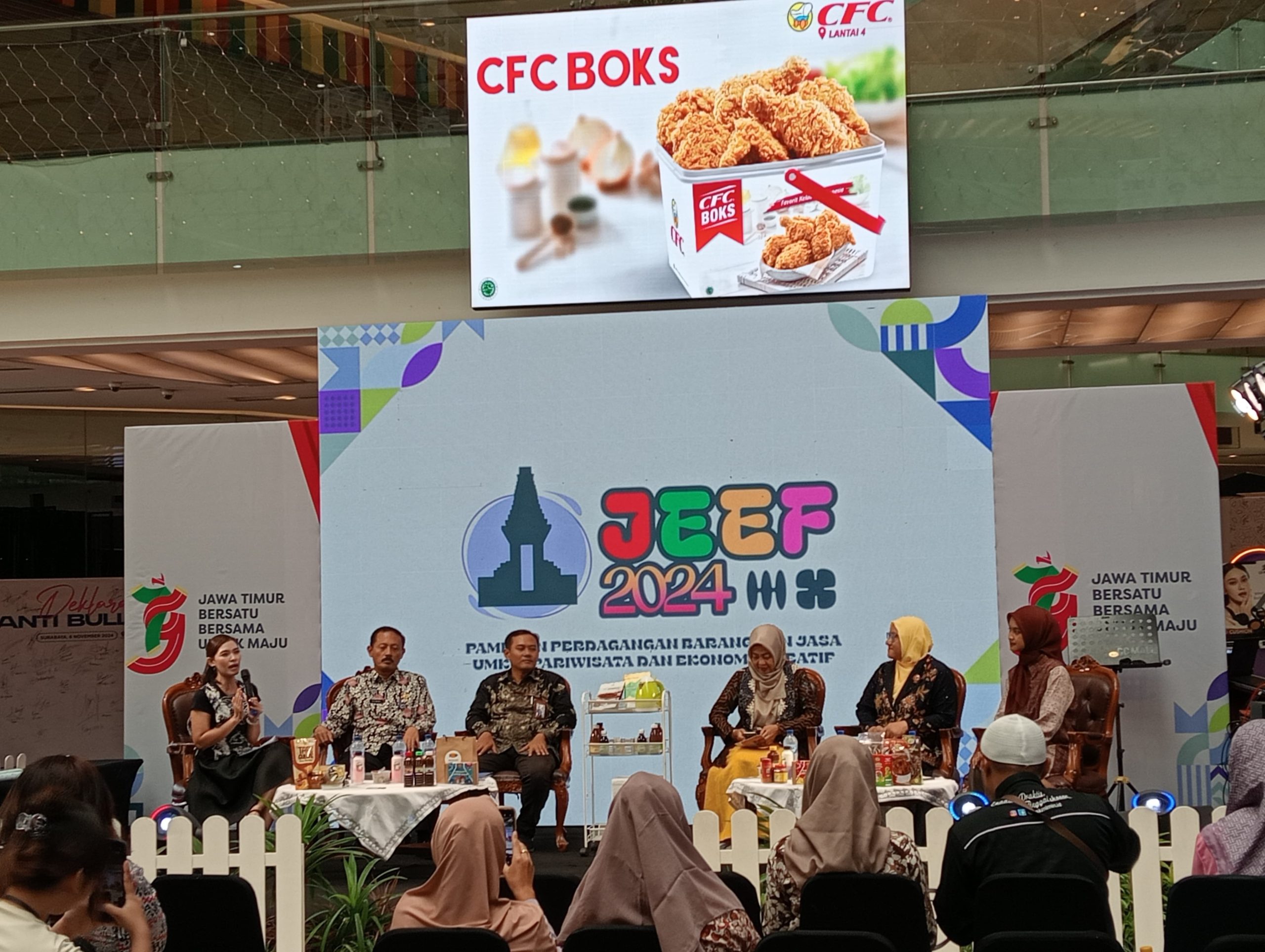 Hari Kedua JEEF Hadirkan Kegiatan Seminar UMKM Untuk Gen Z dan Lomba Profesional MUA Serta Ditutup Dengan Zumba.