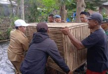 Dukung Program Ketahanan Pangan, Polsek Singojuruh Polresta Banyuwangi Serahkan Keramba Ikan
