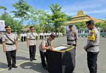 Polres Sampang Gelar Upacara Sertijab Kabag Ops dan Kabag SDM
