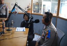 Satlantas Polres Kediri melaksanakan kegiatan sosialisasi Operasi Keselamatan Semeru di stasiun radio Kharisma Kecamatan Pare