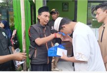 Ketua Pengurus Gardu FBR 065 Bagikan Takjil Dan Santunan Yatim Serta Bukber