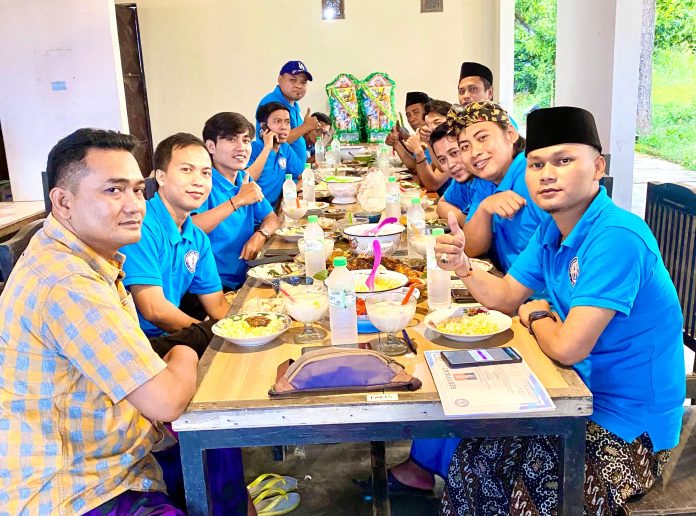 Ketua PJS Faris Reeza Malik Bersama 13 Anggota Saat Bukber.