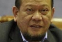 Masyarakat Jawa Timur dan Keluarga menuntut jawaban KPK pasca penggeledahan Rumah La Nyalla