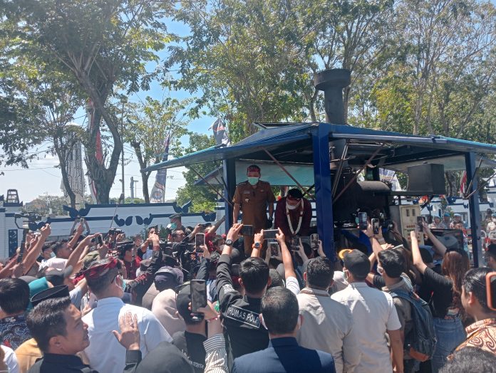 Keterangan foto: Kegiatan pemusnahan barang bukti sabu 15 kg fan ganja 8 kg di Pendapa Sampang.