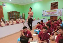 Coaching Clinic Lalu Lintas di Ponpes Wali Barokah, Satlantas Kediri Kota Tanamkan Disiplin Berlalu Lintas Sejak Dini