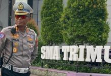 Kasat Lantas Polrestabes Surabaya Apresiasi Kepada Buruh dan Mahasiswa Aksi May Day Berjalan Aman dan Kondusif