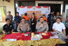 “Terbongkar! Marketing Judi Online di Pelabuhan Digerebek, 3 Orang Langsung Ditangkap Polisi”