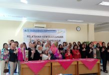 Kasudin Tenaga Kerja Transmigrasi Dan Energi Jakarta Utara Noviar Dinaryanti Membuka Kegiatan Pelatihan Tata Rias Kecantikan Angkatan Ke-4