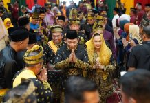 Kapolri Terima Anugerah Adat Ingatan Budi dari LAM Riau: Simbol Kehormatan, Amanah Moral, dan Komitmen Kebangsaan