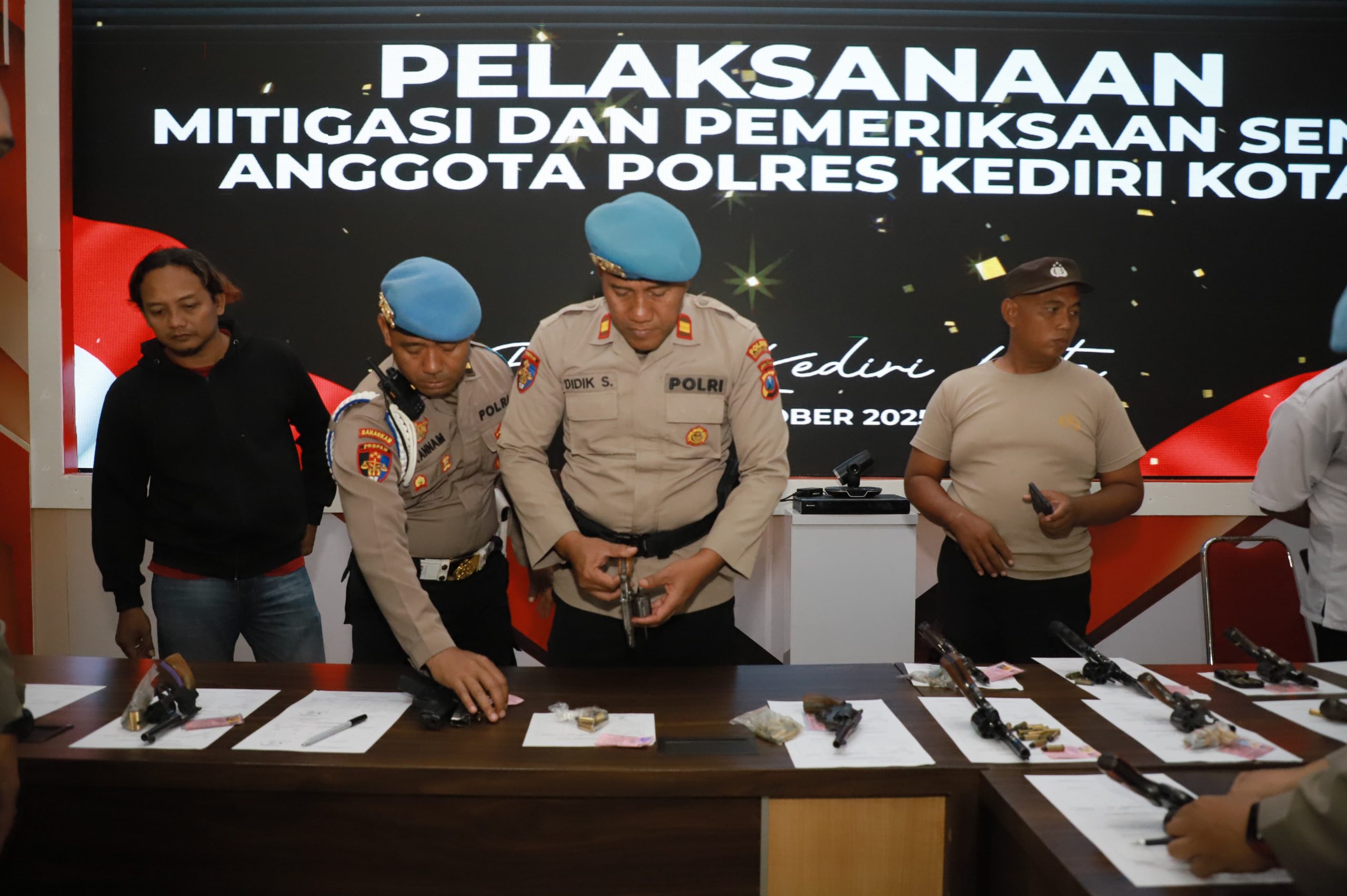 Polres Kediri Kota Laksanakan Pengawasan dan Pengendalian Penggunaan Senjata Api Dinas