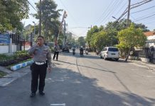 Satlantas Polrestabes Surabaya Gencarkan Penghalauan Calo di Sekitar Satpas Colombo: Wujudkan Pelayanan SIM Bersih dan Transparan
