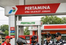 Diduga Dibekingi Oknum Ormas, SPBU 54-614-07 Jombang Disorot Terkait Praktik Pengisian BBM Subsidi Pertalite Bolak-Balik