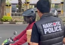 Satresnarkoba Polres Tuban Gelar Jumat Berkah, Bagikan Ratusan Paket Makanan kepada Warga