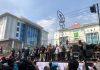 Peringatan Hakordia MAKI Jatim Gelar Aksi Demo Bersama Ratusan Masa Di Kejati Jawa Timur, ” Wes Gak Wayahe Korupsi Wayahe Golek Sangu Mati “.