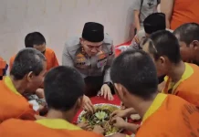 Kehangatan Ruang Tahanan Polres Lamongan di Hari Keenam Ramadan