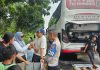 Respons Cepat PJR Jatim 2 Ditlantas Polda Jatim Tangani Bus Mogok di Tol