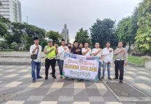 Kolaborasi Tiga Media Bagikan 500 Takjil di Taman Apsari Surabaya, Wujud Kepedulian Insan Pers di Bulan Ramadan