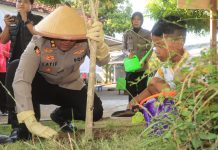 Gerakan Indonesia ASRI : Polres Probolinggo Gelar Aksi Penghijauan Pulihkan Lahan Kritis