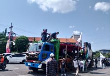 Geruduk DPRD Jatim, Ojol Minta UU Transportasi Online Segera Disahkan