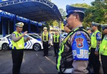 Kanit PJR Jatim 2 Ditlantas Polda Jatim Gelar Apel Kesiapan Pengaturan Lalu Lintas Hari Buruh Nasional