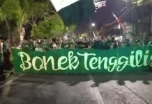 Bonek Tenggilis Ucapkan Selamat HUT ke-99 Persebaya Melalui Aksi Kebersamaan