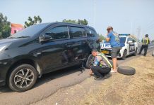 Respons Cepat PJR Jatim II, Pengendara Pecah Ban di Tol Waru–Juanda Ditangani